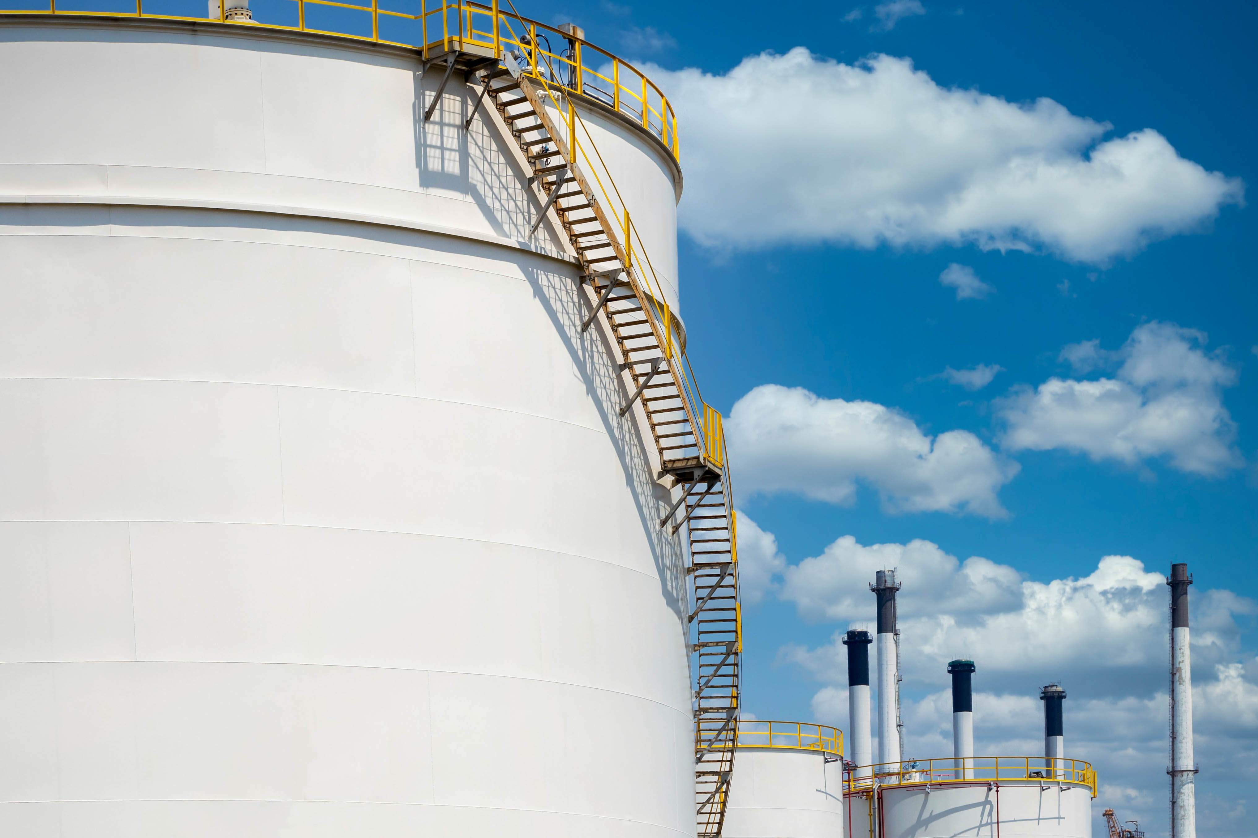 venting air filtration solution for storage tanks during industrial cleaning
